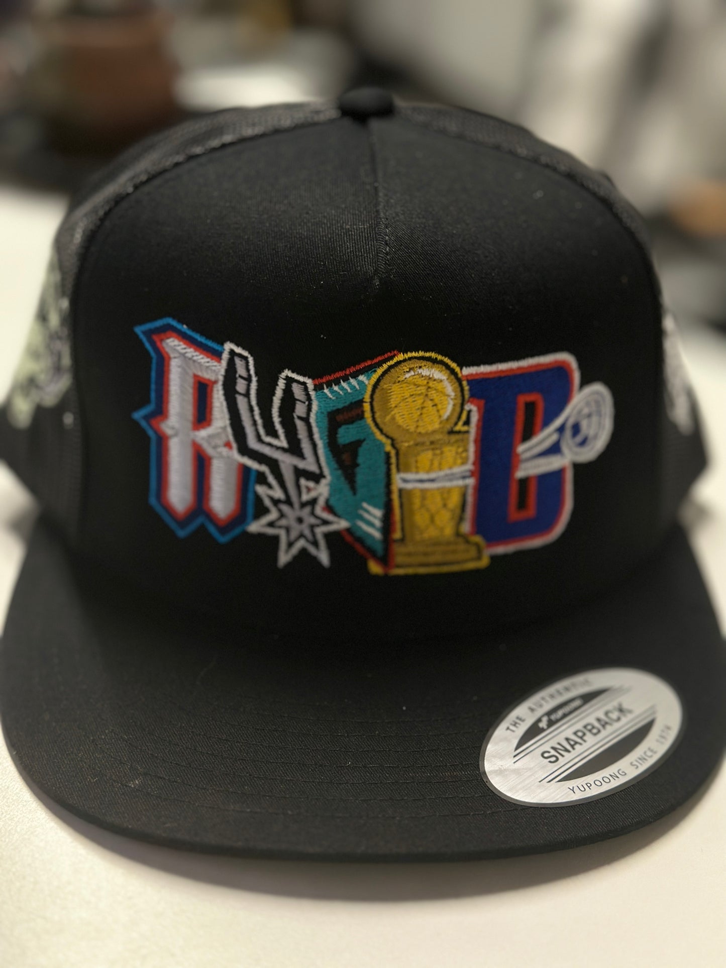 RUGID CHAMPION HAT (all black)